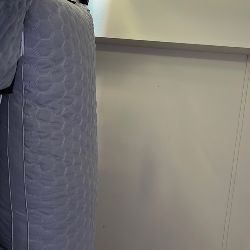 Body size pillow still in brand new condition , never used it